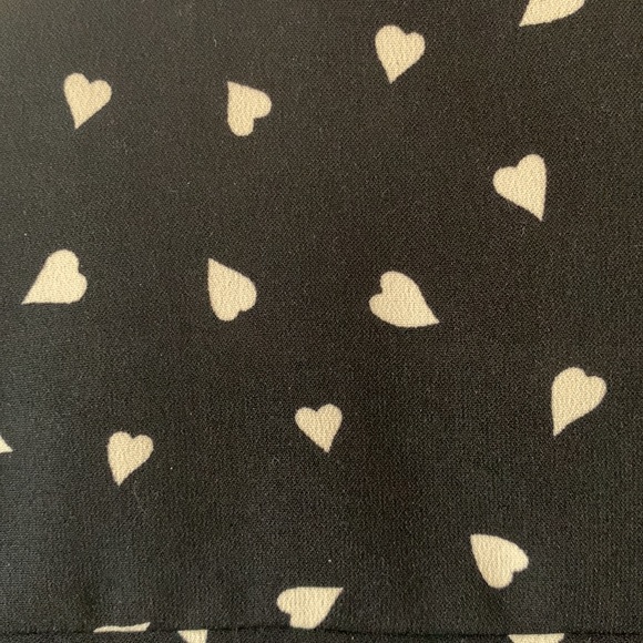 Black & White boxy cut blouse heart pattern - Picture 4 of 5